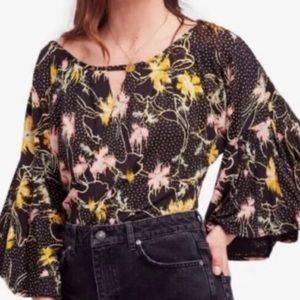 HP🎊 Free People Last time floral polka dot bell sleeve blouse EUC